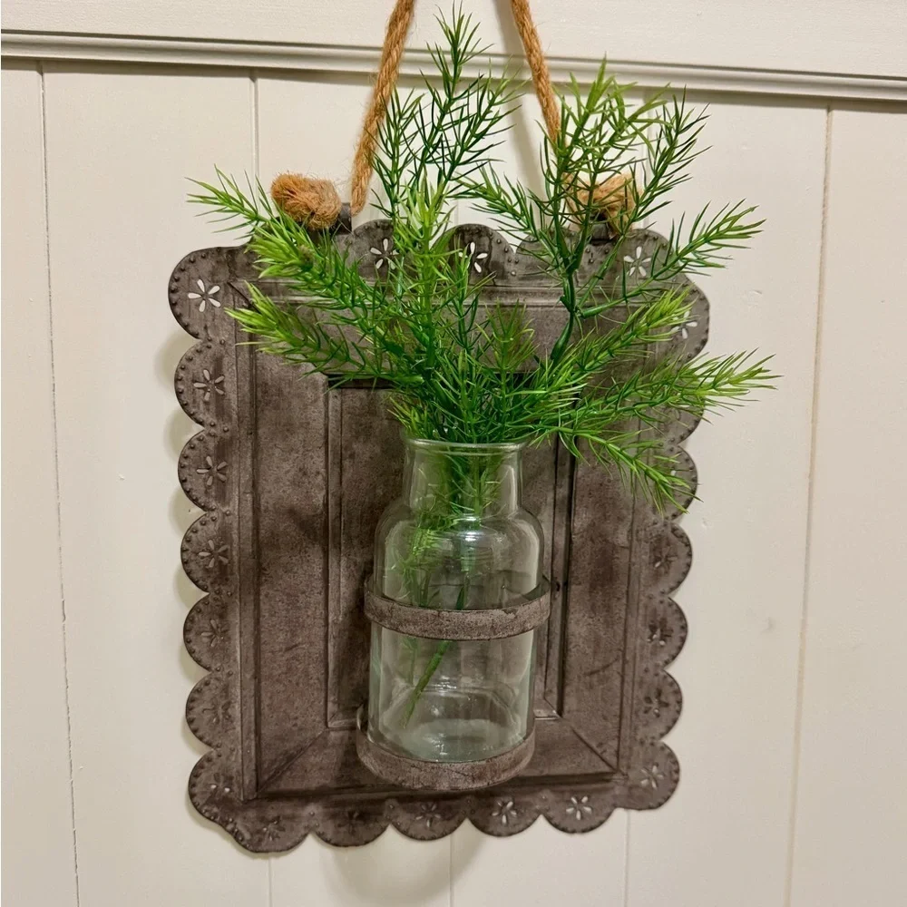 RUSTIC, HANGING METAL TIN WITH GLASS BUD VASE. SCALLOPED EDGE
